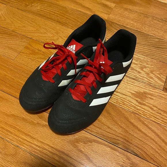 Boys Addidas Cleats - Picture 3 of 3